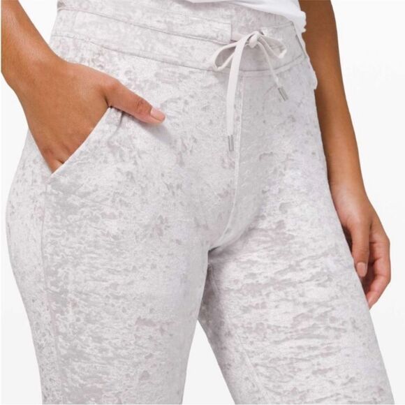 LULULEMON | Ready To Crush Chrome Velvet Joggers Drawstring Waist Women’s Size 6 - Picture 3 of 14